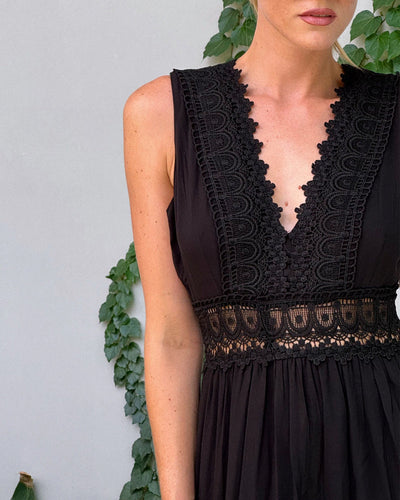 Josefine - Spitzenkleid mit V-Ausschnitt