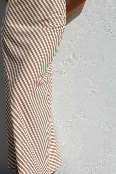 Rosalie - Gestreiftes Kleid mit elegantem Detail