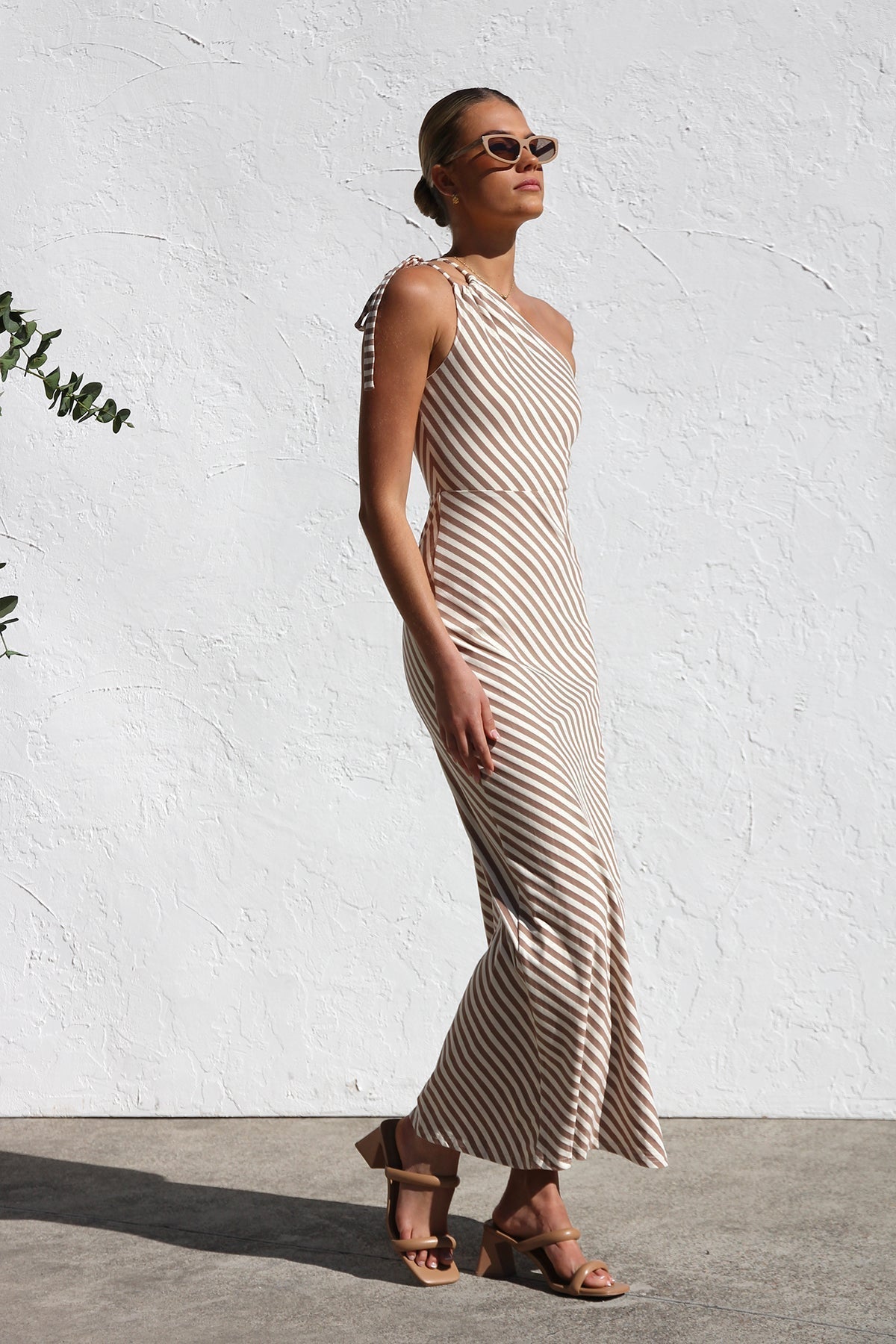 Rosalie - Gestreiftes Kleid mit elegantem Detail