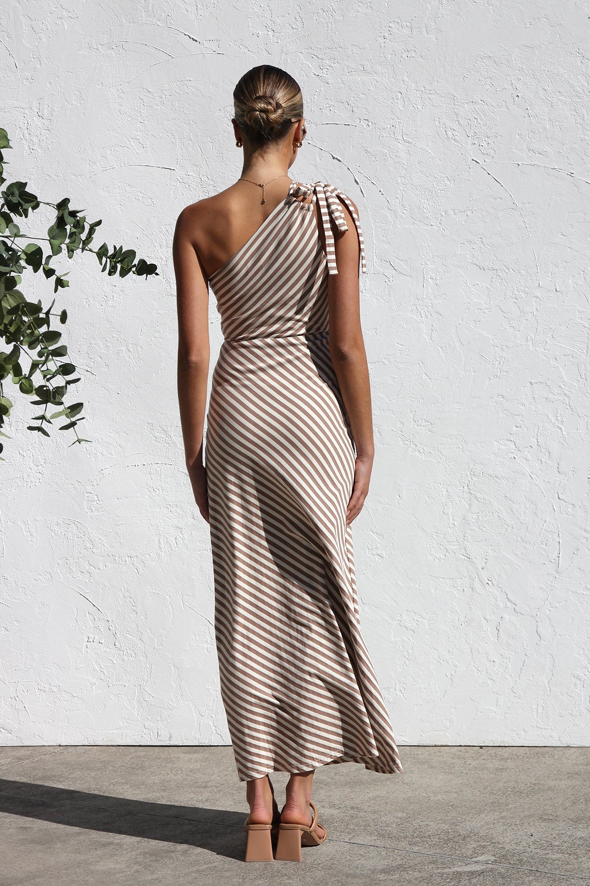 Rosalie - Gestreiftes Kleid mit elegantem Detail