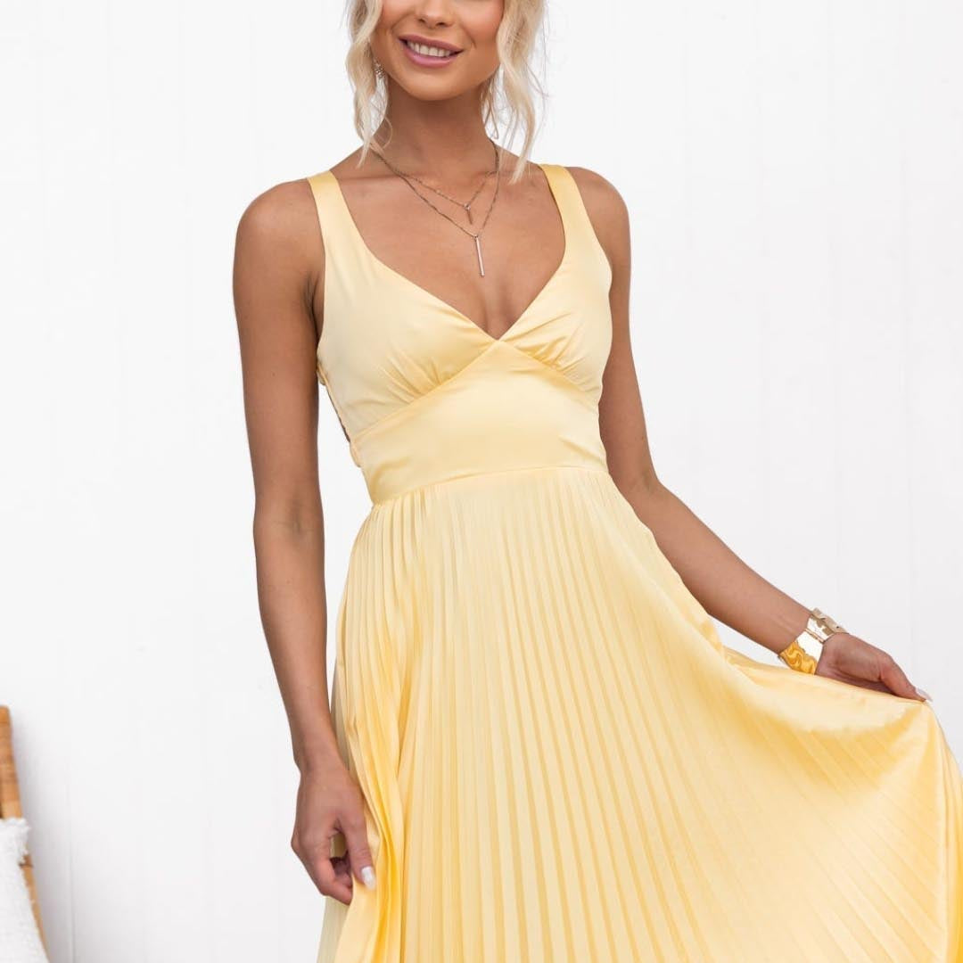 Rozemarijn™ | Gelbes Plissee-Maxikleid mit V-Ausschnitt