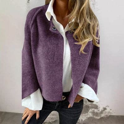 Luna - Stilvolle kurze Pelzjacke mit eleganten Knopfdetails
